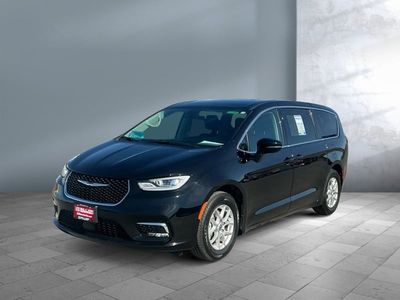 2024 Chrysler Pacifica — front three-quarter view