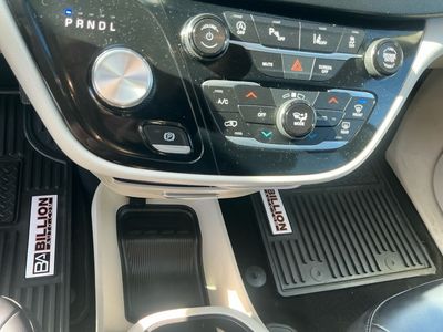 2024 Chrysler Pacifica — photo 12 view