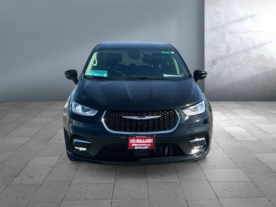 2024 Chrysler Pacifica — side profile view