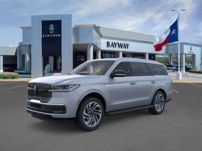 2026 Lincoln Navigator Premiere in Gray Mist Metallic Tri-Coat — front three-quarter view