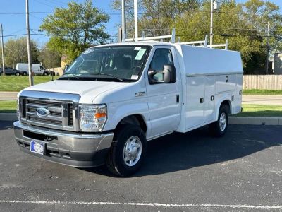 2025 Ford E-350SD — detail view