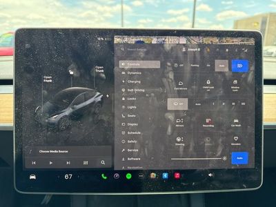 2024 Tesla Model Y - Photo 12