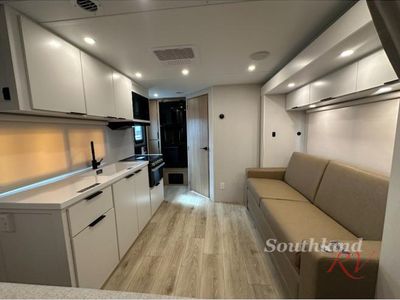2026 Winnebago Thrive - Photo 13