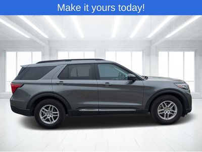 2025 Ford Explorer - Photo 2