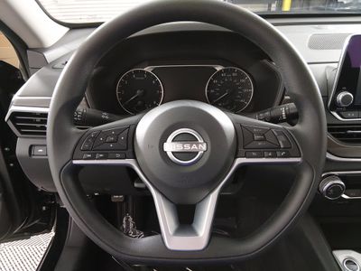 2025 Nissan Altima — photo 12 view