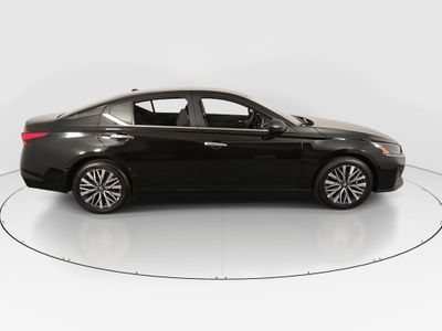 2025 Nissan Altima — photo 8 view