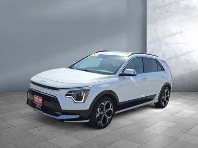 2023 Kia Niro — front three-quarter view