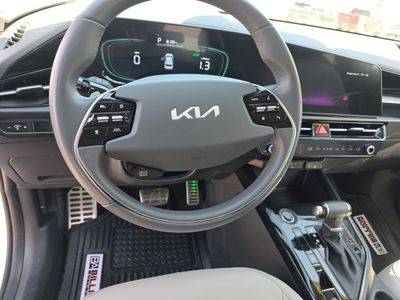 2023 Kia Niro — photo 12 view