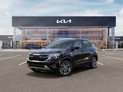 2026 Kia Seltos LX in Fusion Black — front three-quarter view