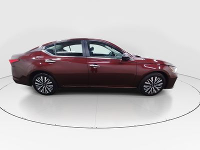 2024 Nissan Altima — photo 8 view
