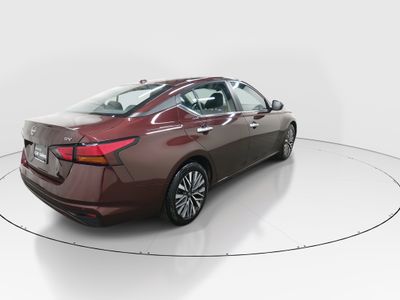 2024 Nissan Altima — photo 7 view