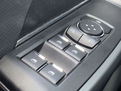 2025 Ford F-150 Lightning - Photo 15