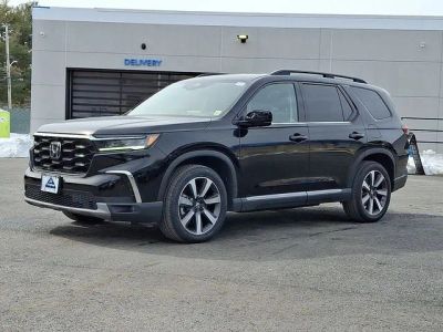 2025 Honda Pilot — rear three-quarter view