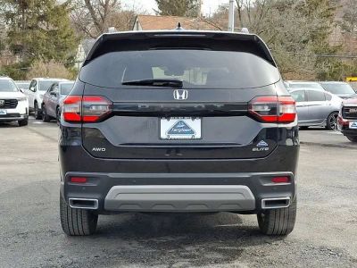 2025 Honda Pilot — detail view