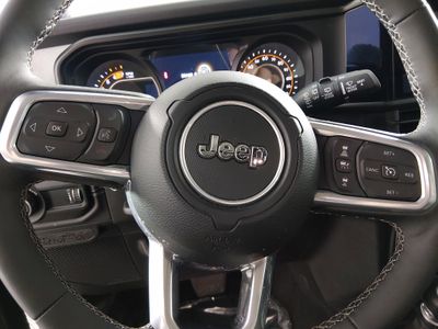 2025 Jeep Wrangler — photo 12 view