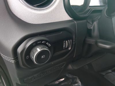 2025 Jeep Wrangler — photo 13 view