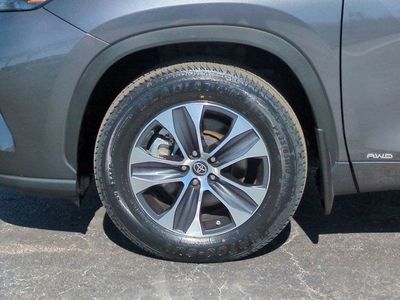 2023 Toyota Highlander Hybrid — photo 7 view