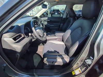 2023 Toyota Highlander Hybrid — photo 8 view