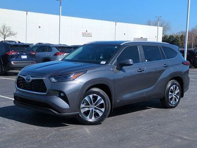 2023 Toyota Highlander Hybrid — side profile view