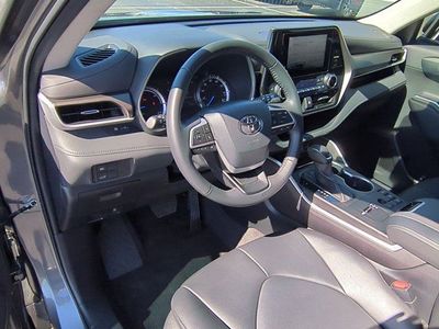 2023 Toyota Highlander Hybrid — photo 9 view