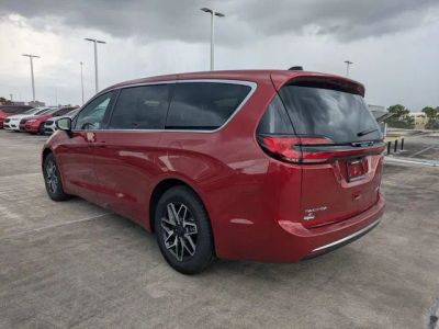 2027 Chrysler Pacifica — detail view