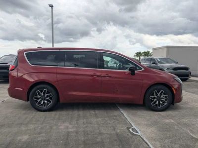 2027 Chrysler Pacifica — side profile view
