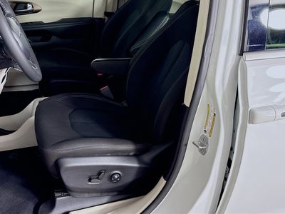 2022 Chrysler Voyager - Photo 19