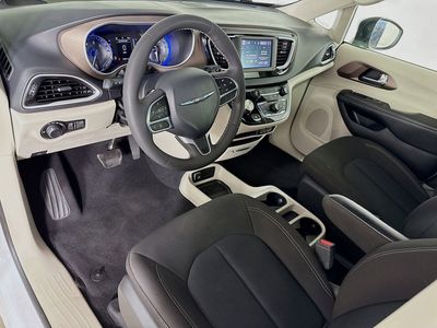 2022 Chrysler Voyager - Photo 7