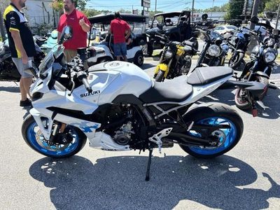 2026 Suzuki GSX-8R - Photo 8