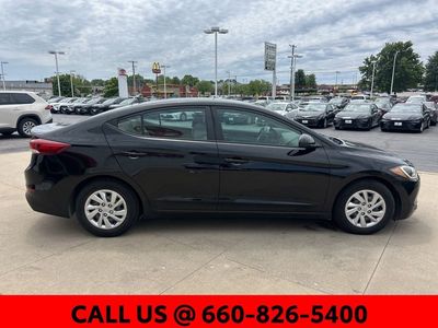 2017 Hyundai Elantra - Photo 5