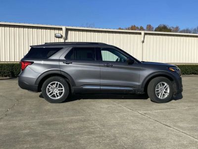 2025 Ford Explorer - Photo 2