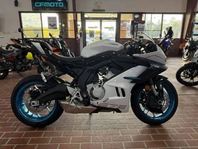 2026 CFMOTO 675SS — front three-quarter view
