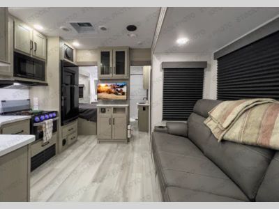 2025 Grand Design Momentum G-Class - Photo 3