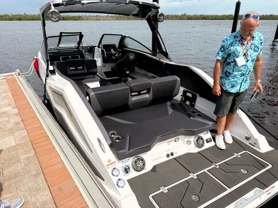 2025 Scarab 285 LX - Photo 8