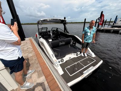 2025 Scarab 285 LX - Photo 9