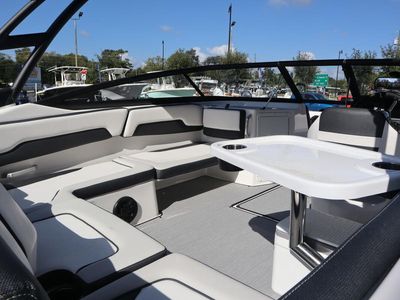 2025 Yamaha Boats AR195 - Photo 10