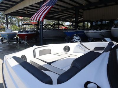 2025 Yamaha Boats AR195 - Photo 14
