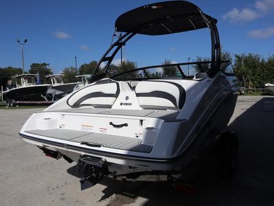 2025 Yamaha Boats AR195 - Photo 4