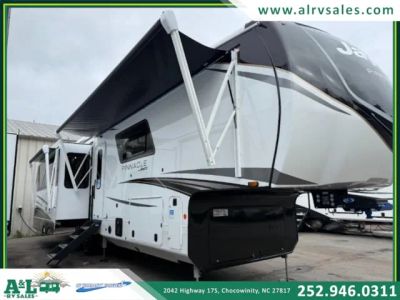 2026 Jayco Pinnacle 36FBTS — front three-quarter view
