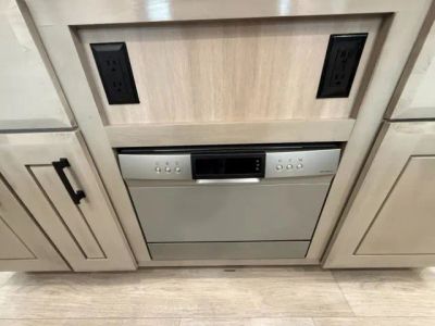 2026 Jayco Pinnacle — photo 13 view
