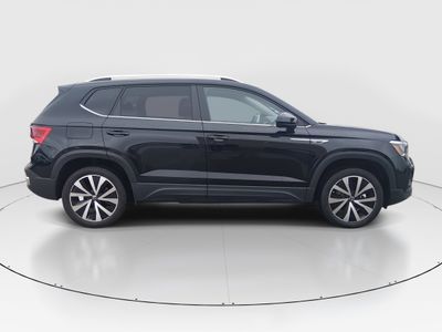 2024 Volkswagen Taos — photo 8 view