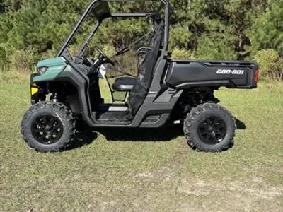 2026 Can-Am® Defender DPS HD10 — front three-quarter view