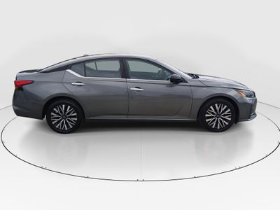 2024 Nissan Altima — photo 8 view