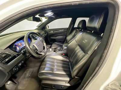 2019 Chrysler 300 - Photo 12
