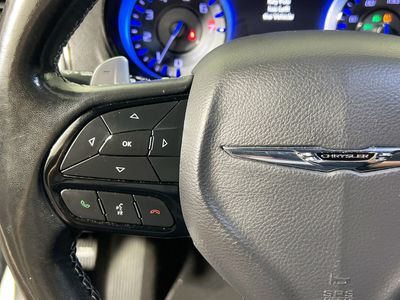 2019 Chrysler 300 - Photo 16