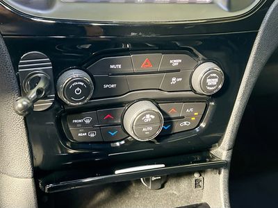 2019 Chrysler 300 - Photo 23