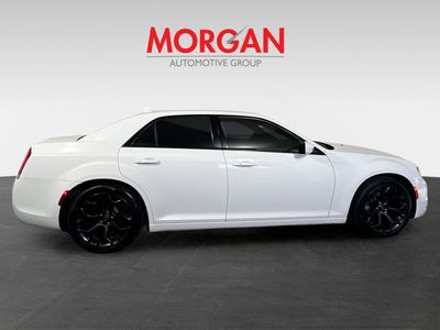 2019 Chrysler 300 - Photo 2