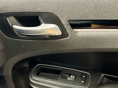 2019 Chrysler 300 - Photo 28
