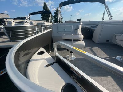 2023 Godfrey Sweetwater Xperience 1680 FX - Photo 9