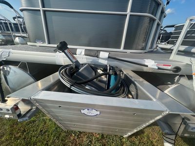 2023 Godfrey Sweetwater Xperience 1680 FX - Photo 12
